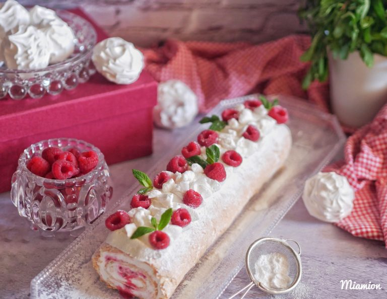 Gâteau roulé meringué aux framboises