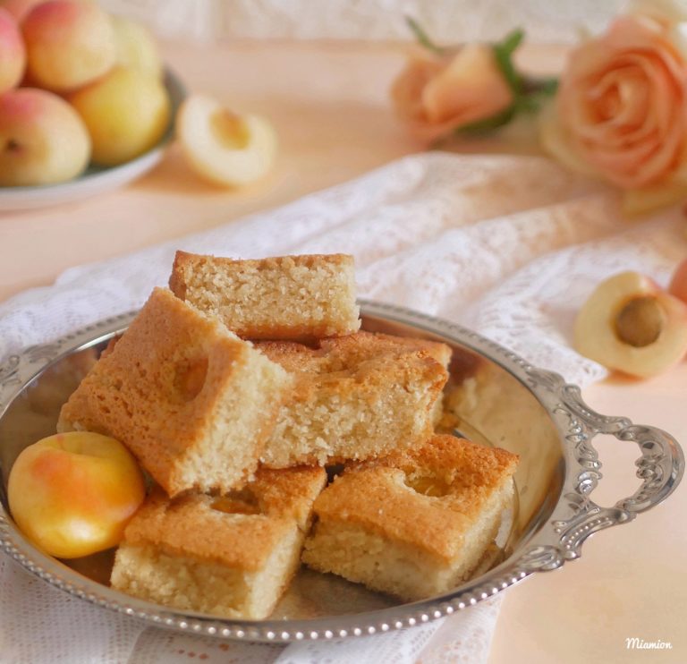 Financier géant aux abricots